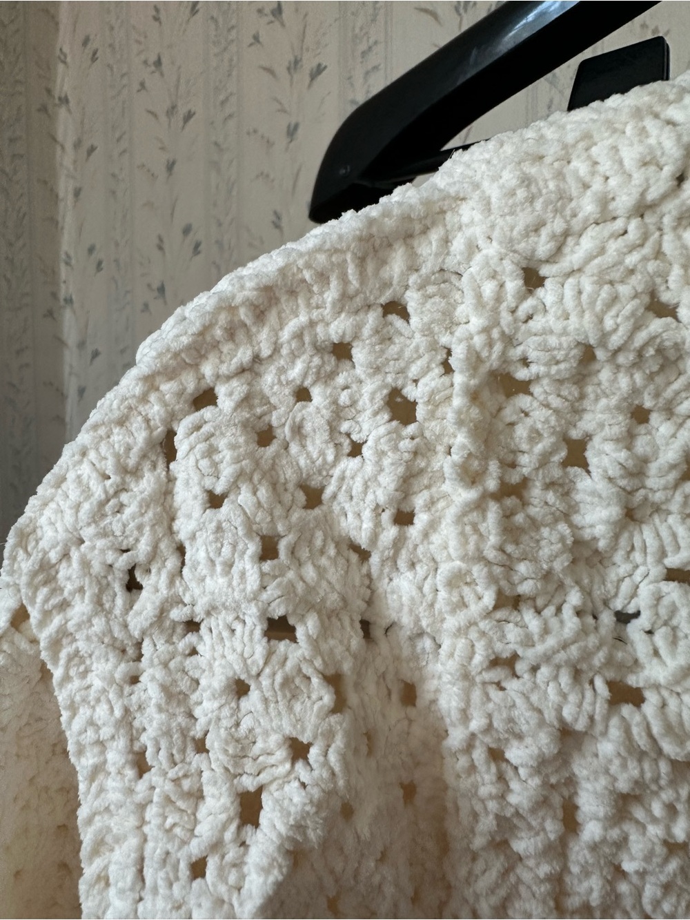 POL Cream Crochet Sweater - Picture 10 of 12